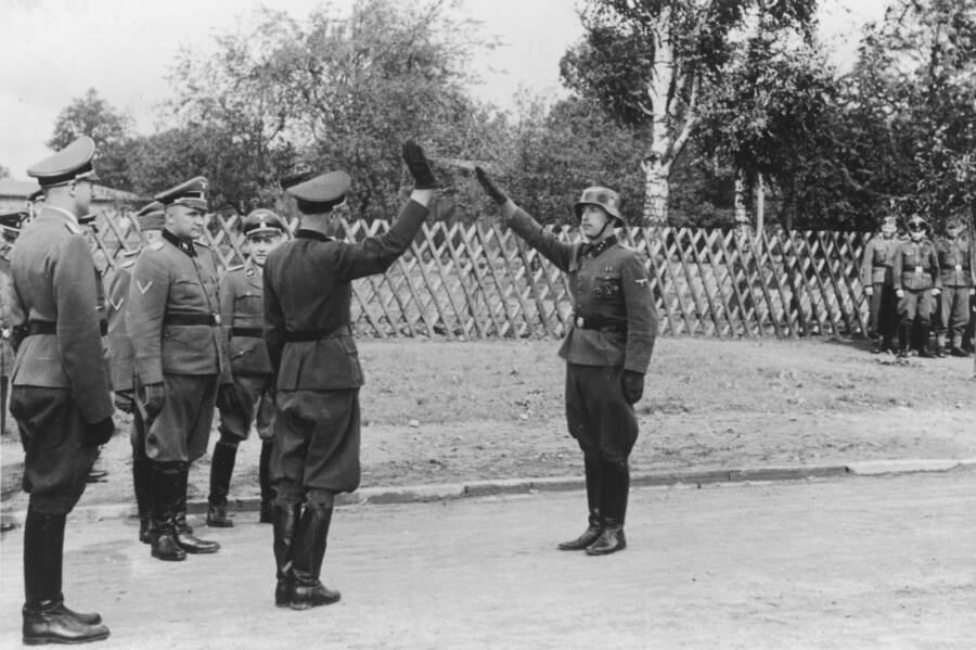 nazi-soldier-salute.jpg