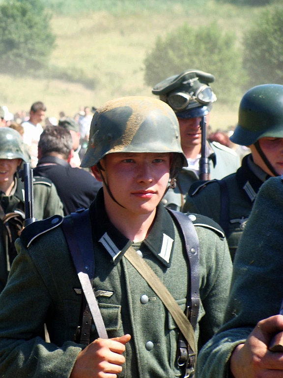 german-forces-evacuating_crop.jpg