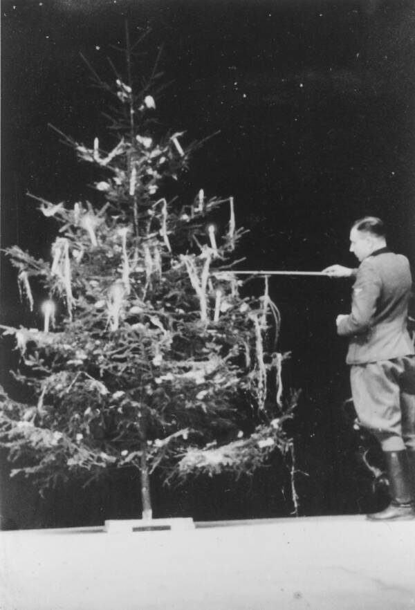christmas-tree-at-auschwitz.jpg