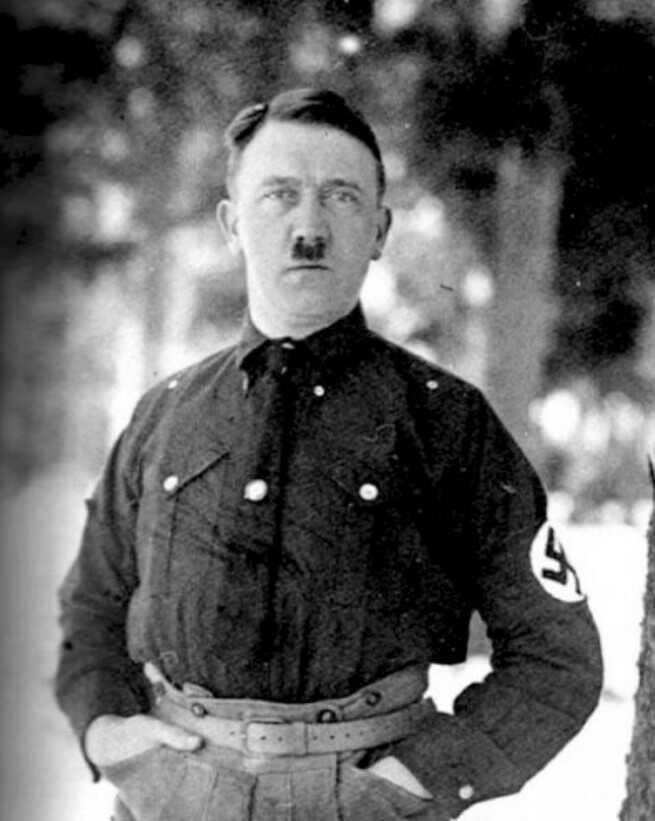 young-adolf-hitler.jpg