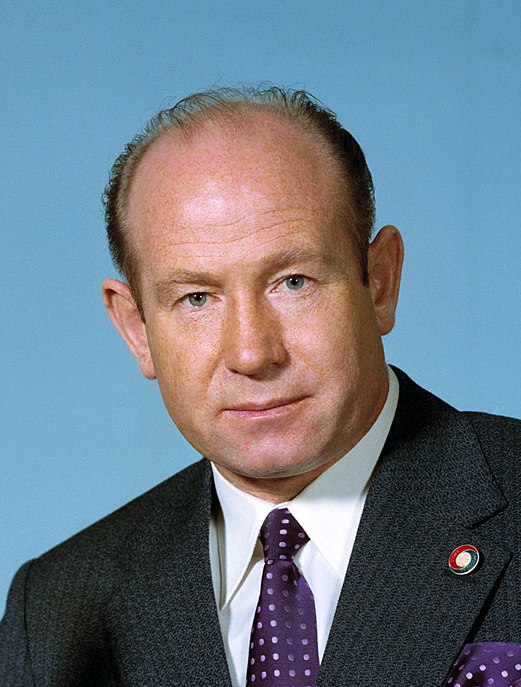 Aleksei_Leonov_crop.jpg