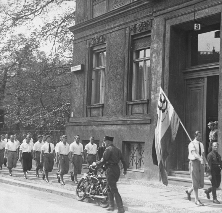 Protest-1933-Institute_crop-750x719.jpg